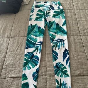 Mika yoga pants - high rise. Size M/L - guys like a medium